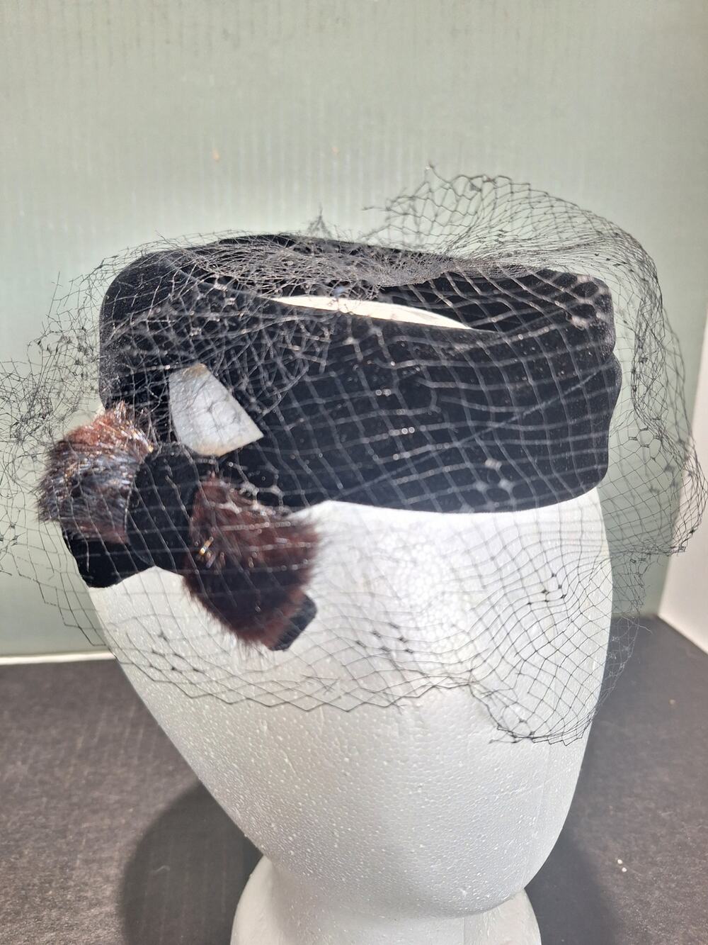 Vintage 1950s Black Velvet Pillbox Hat Birdcage Veil Brown Fur Bow Fascinator